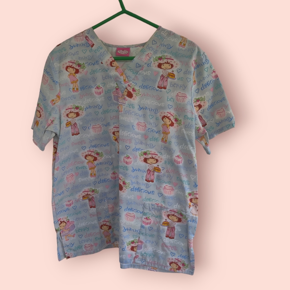 💖3 for $15💖 Vintage Strawberry Shortcake Scrub Top